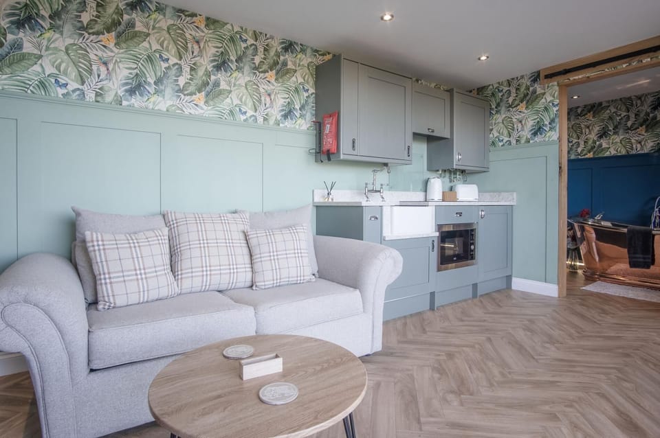 The Caswell Bay Hide Out - 1 Bed Cabin - Landimore (2200)