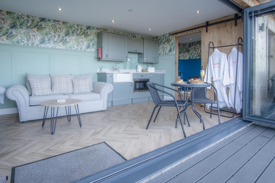 The Langland Bay Lookout - 1 Bed Cabin - Landimore (2318)