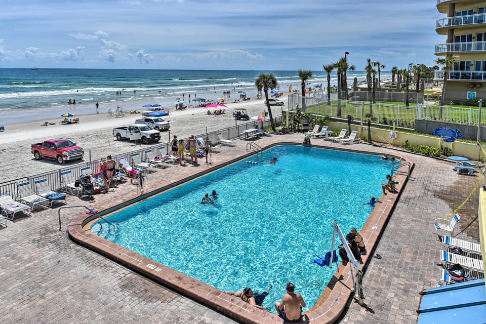 Daytona Beach Vacation Rental | Studio | 1BA | Step-Free w/ Elevator | 350 Sq Ft