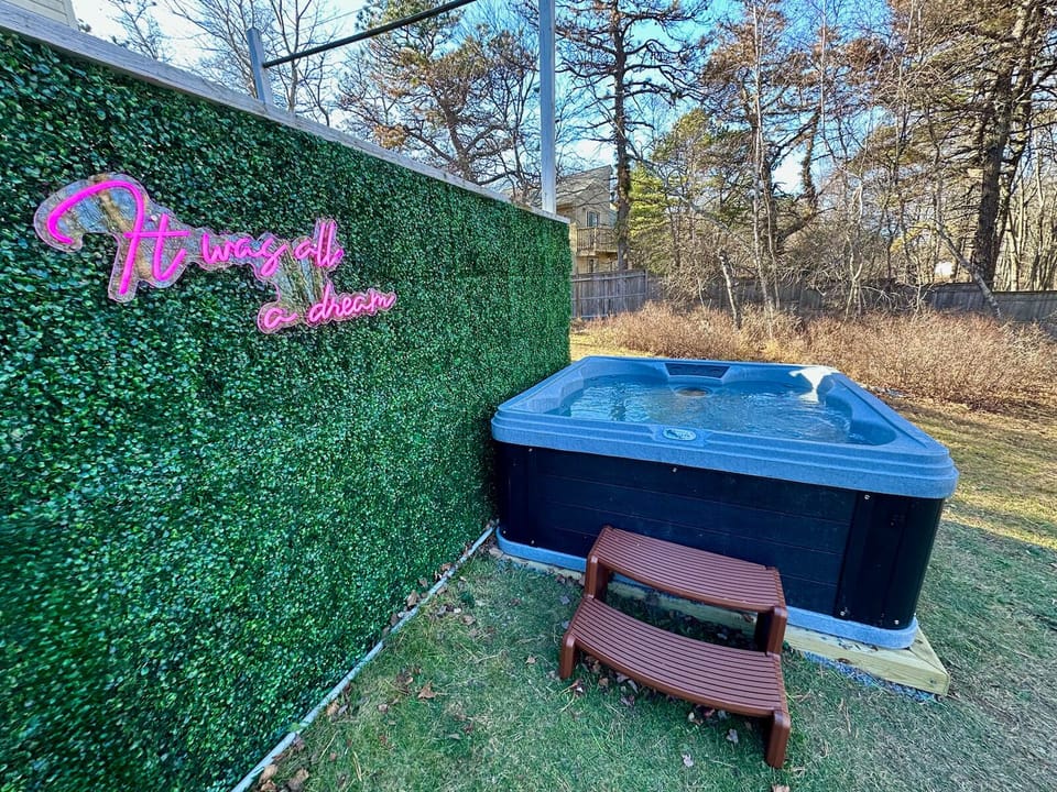 Hot Tub (1)