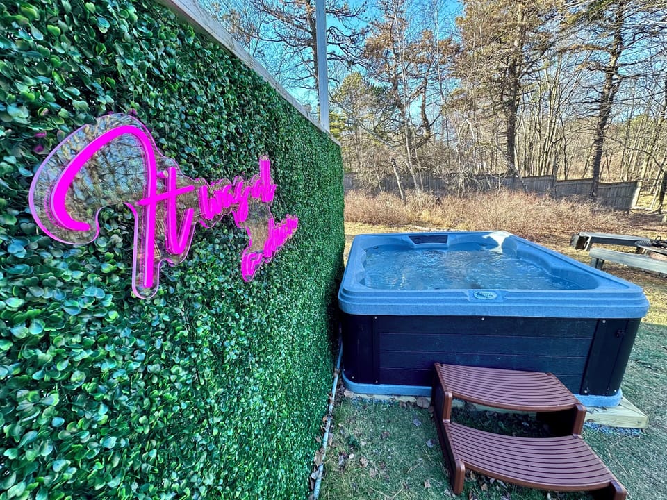Hot Tub (2)