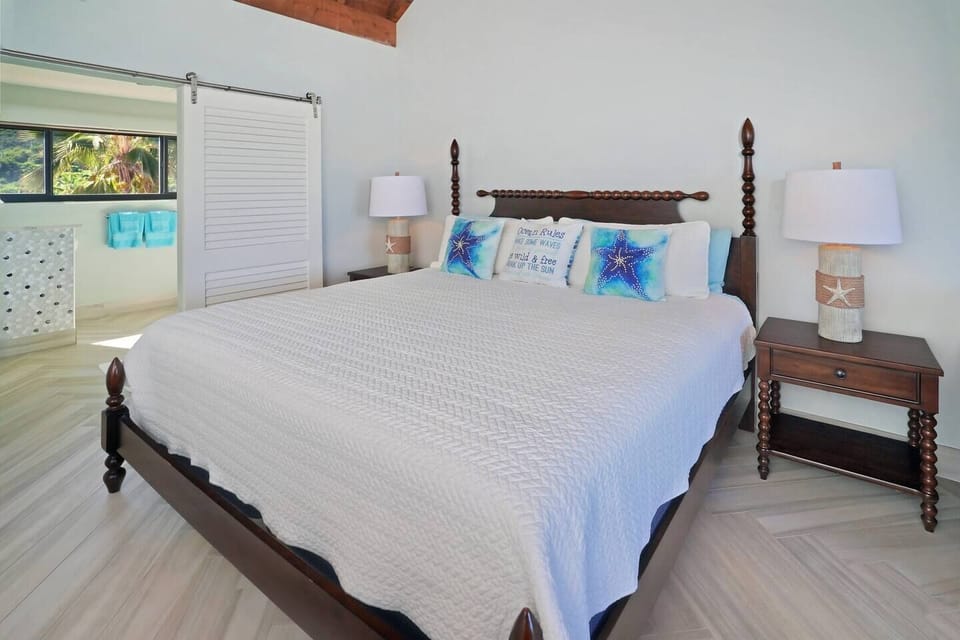 "This condo is very, very clean, beautifully decorated and the bed is so comfortable!!! We would absolutely stay here again!"