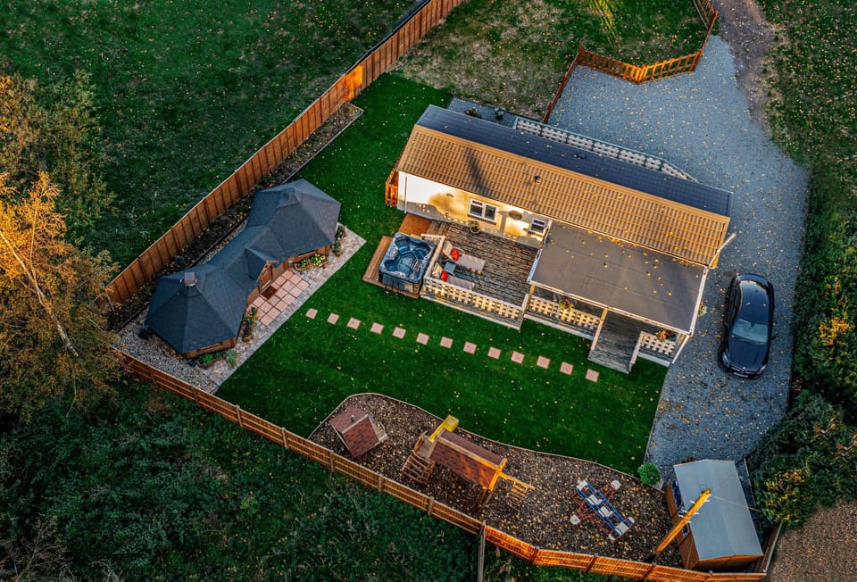 Rokis Holiday Home provides an exceptional setting for these memorable moments, blending true comfort with excitement. Make this spacious retreat your top choice for an unforgettable 2026 getaway.