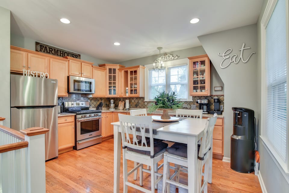 Dining Area | Dining Table | Dishware/Flatware