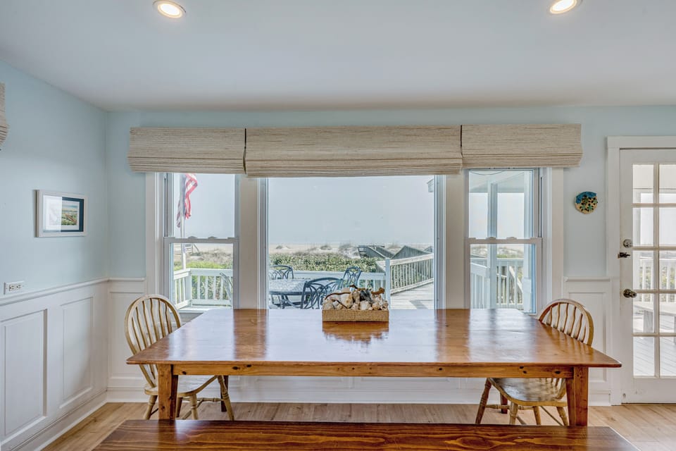 Dining Area | Dishware/Flatware Provided | 2nd Floor