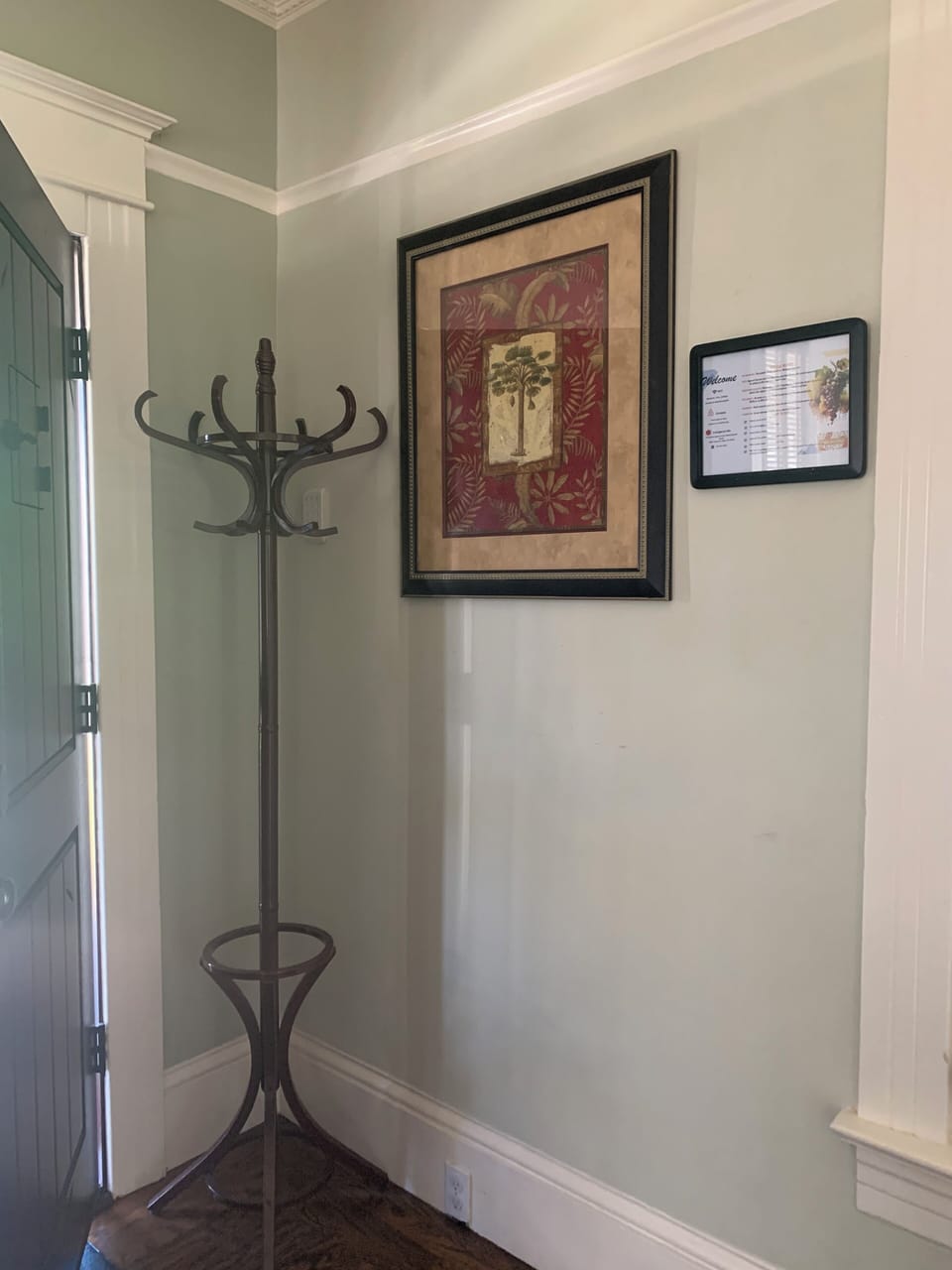 Coat tree