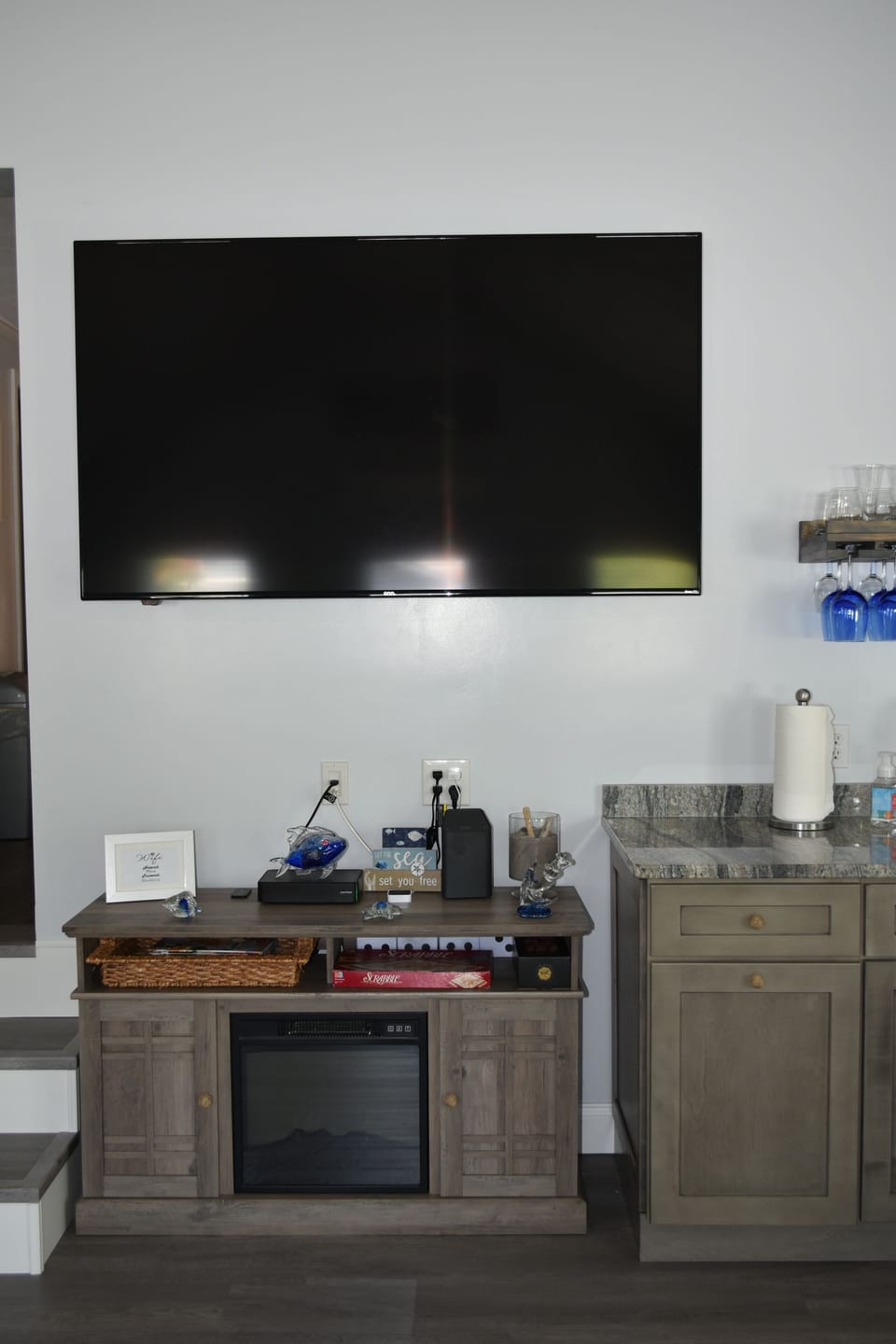70" smart tv with basic cable included
High-speed WiFi included