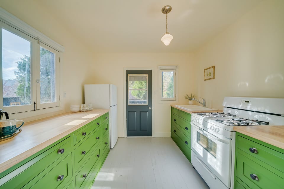 full kitchen