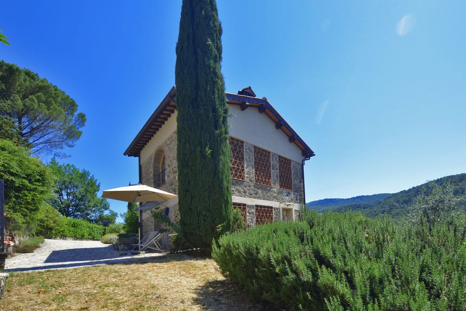 The separate barn a few meters from the villa