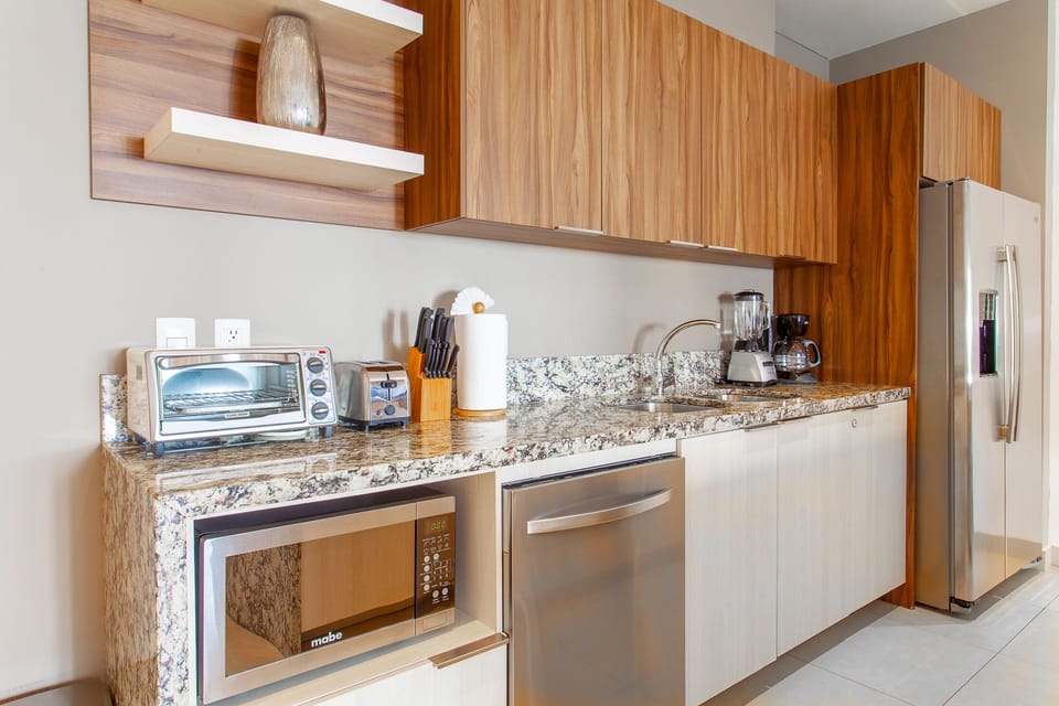 Condo - Image 7