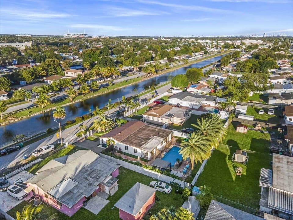 The city skyline from above: a view that takes your breath away 