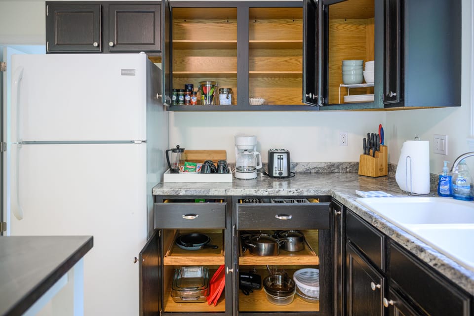 Kitchen/Dining Area

