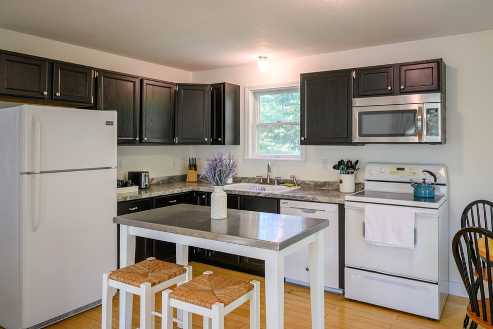 Kitchen/Dining Area
