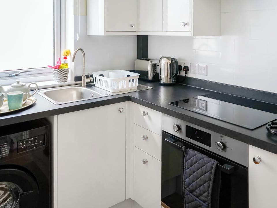 Fully fitted kitchen | Waterside Park Annex, Kingsbridge