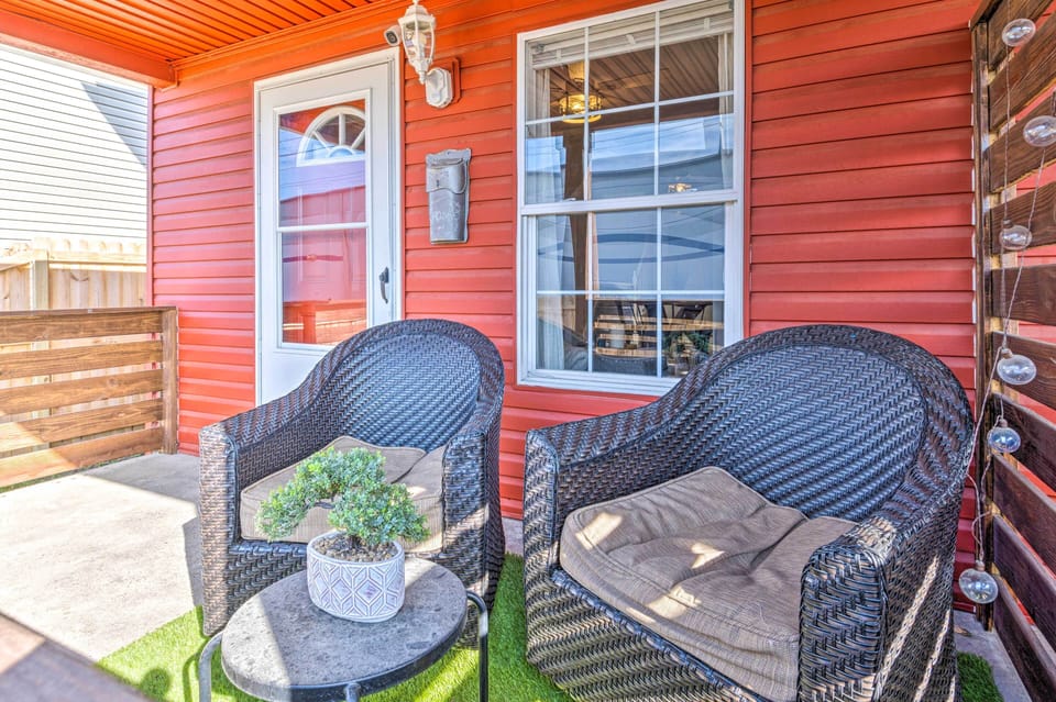 Townhome Exterior | Furnished Porch