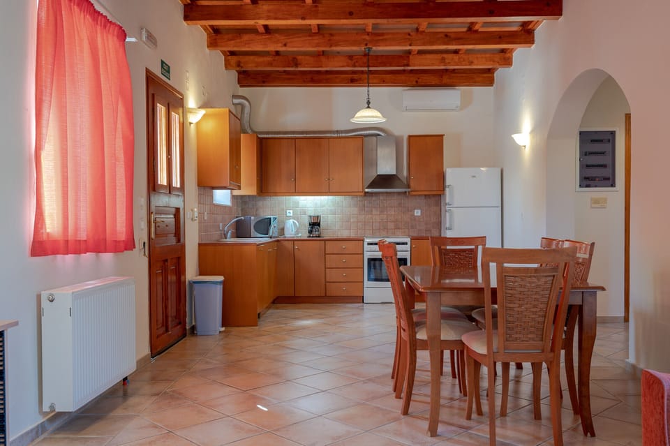Dining room, Traditional Villa, Hilltop Villa