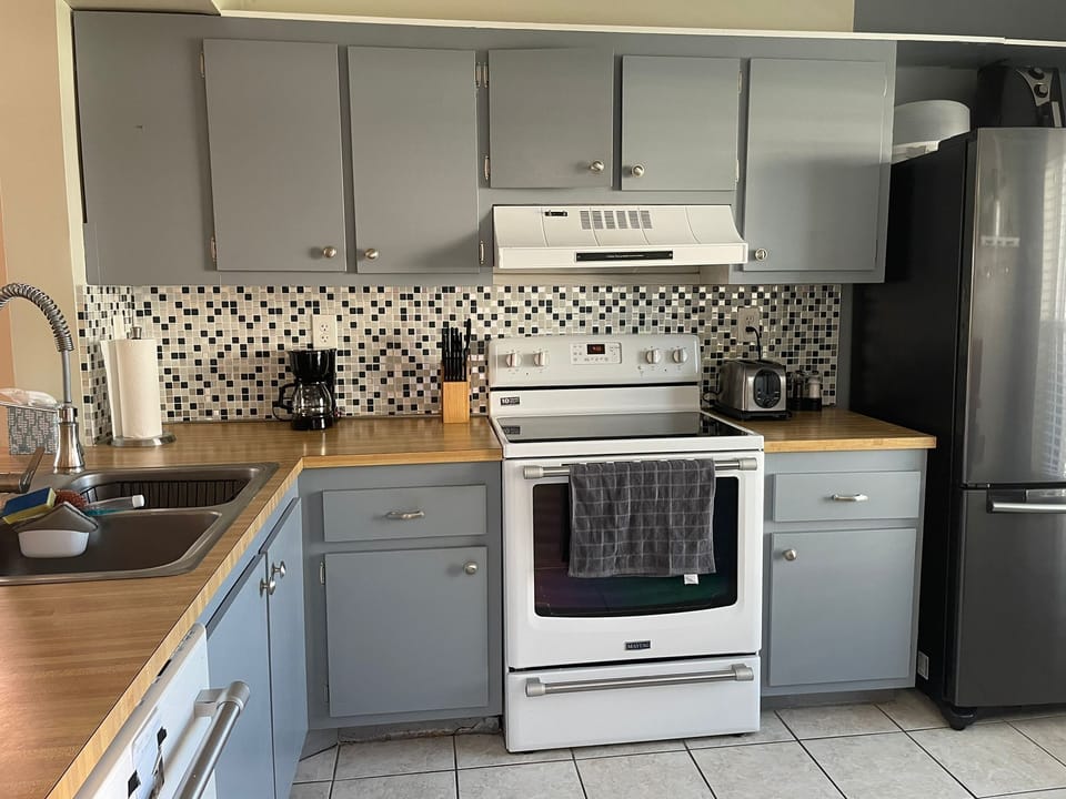 Full kitchen 