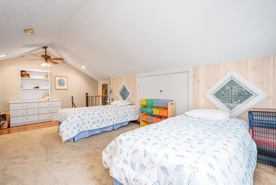 Loft Bedroom - Two Twin Size Beds