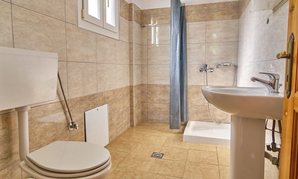 Nikos Kalamaki Corfu Apartment 7 Bathroom