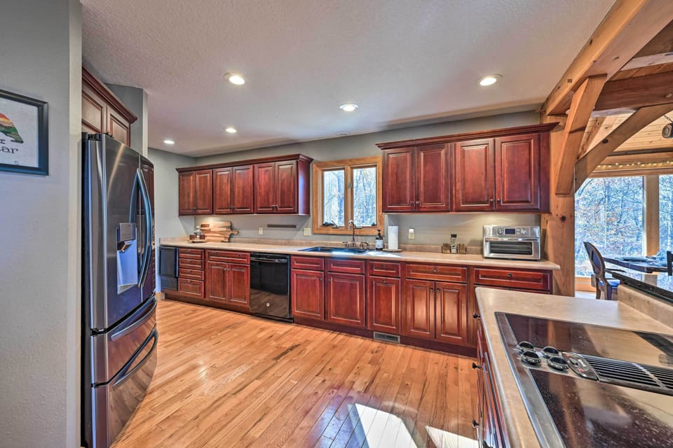 Kitchen | Cooking Basics | Coffee Maker | Paper Towels/Trash Bags Provided