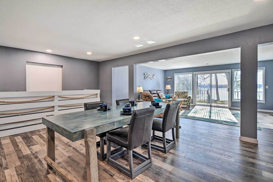 Dining Room | Dishware/Flatware Provided