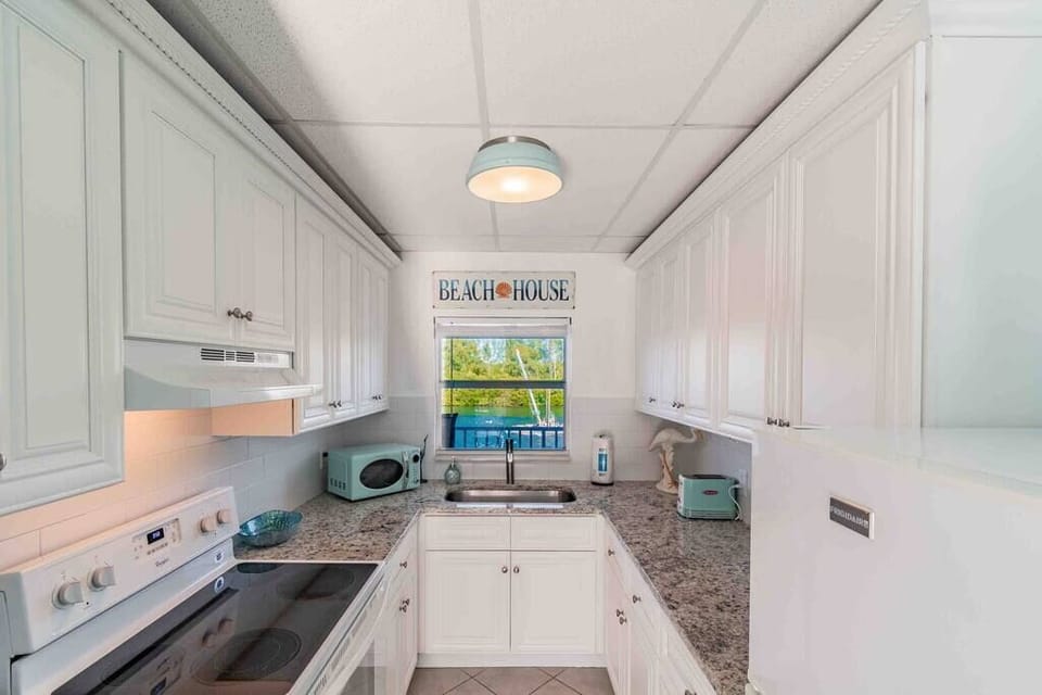 Full kitchen with beautiful water views. 