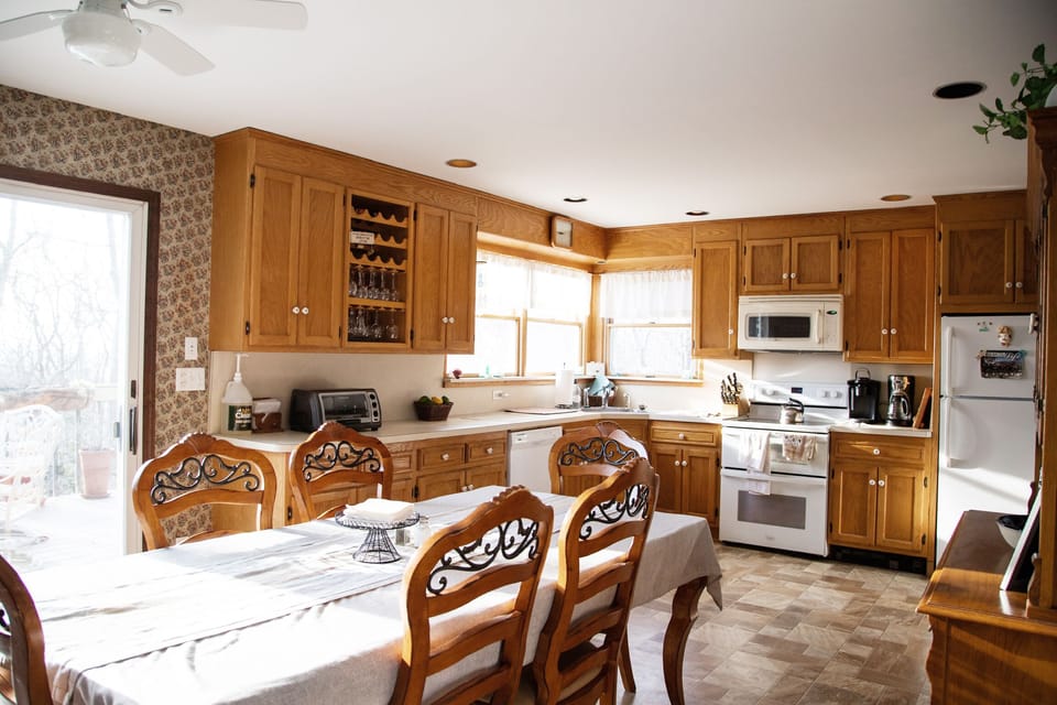 Eat-in Kitchen
