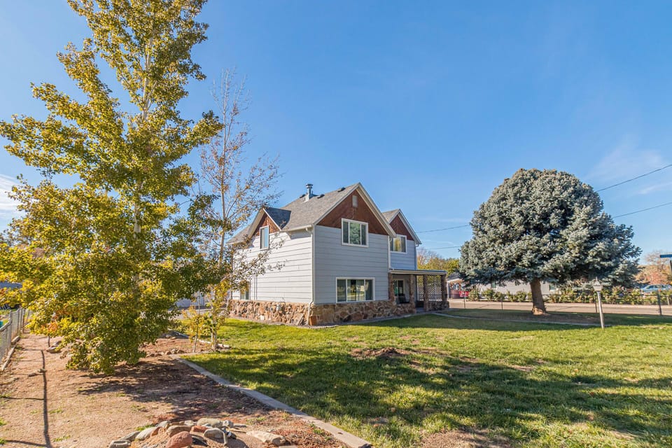 Spacious, sunlit, and surrounded by nature—this cozy retreat is made for family bonding and relaxation.