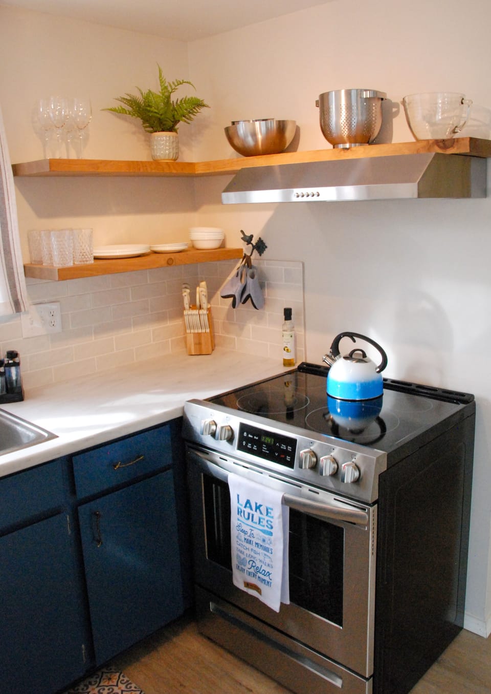 Stove / Oven and plates