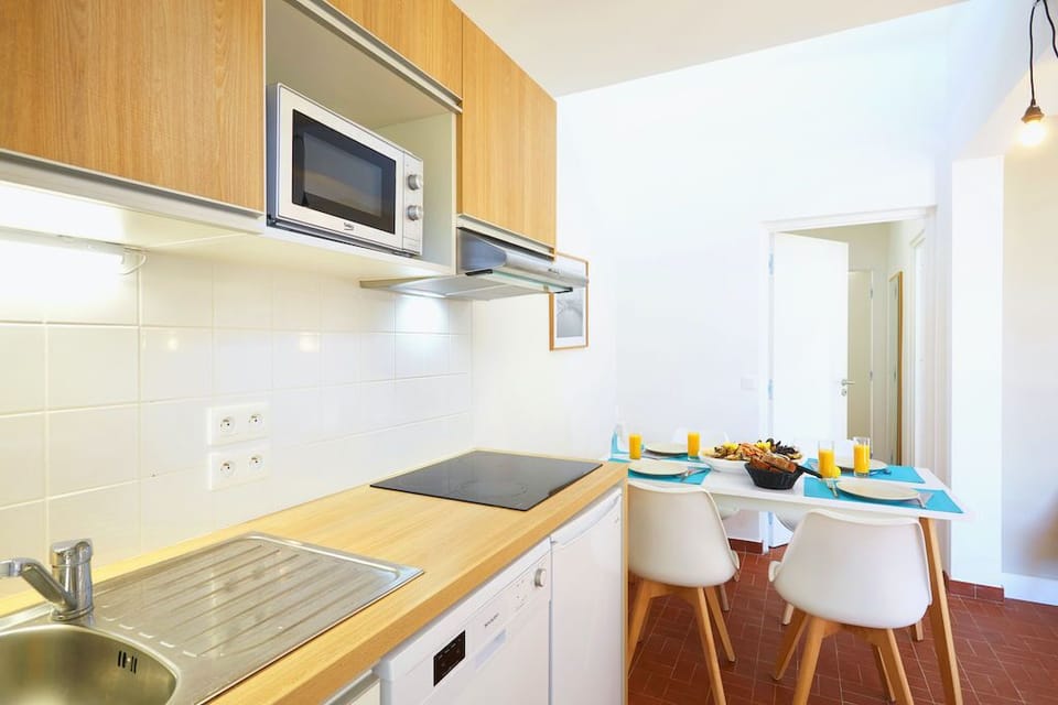 Whip up a snack in the kitchenette.