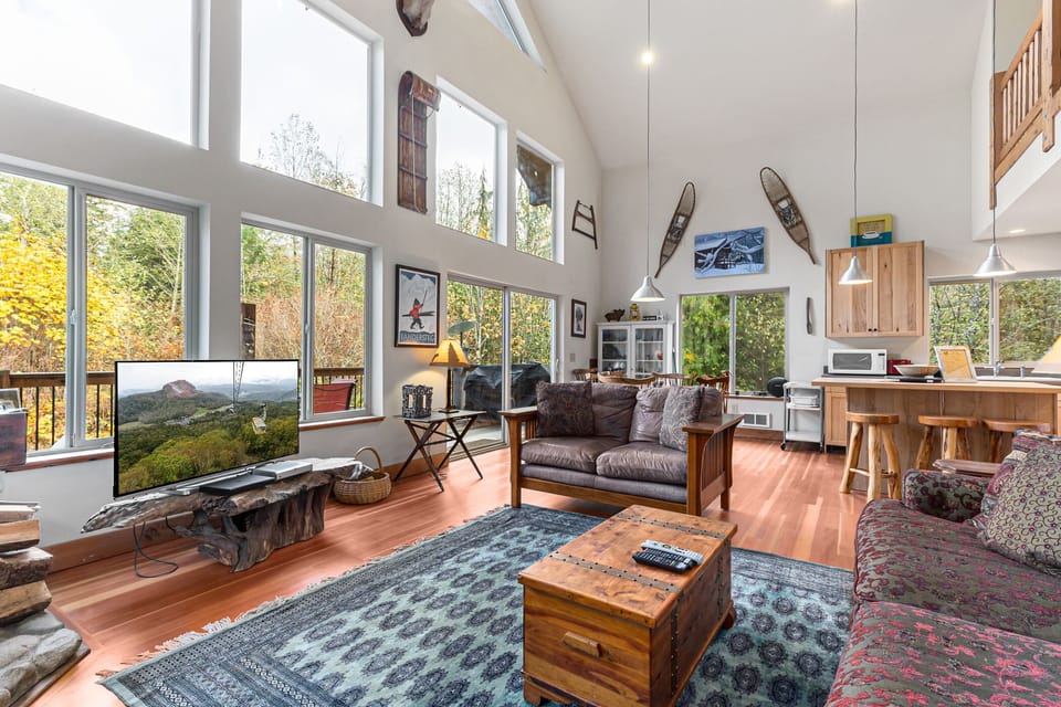 Large windows let in plenty of natural light in the daytime