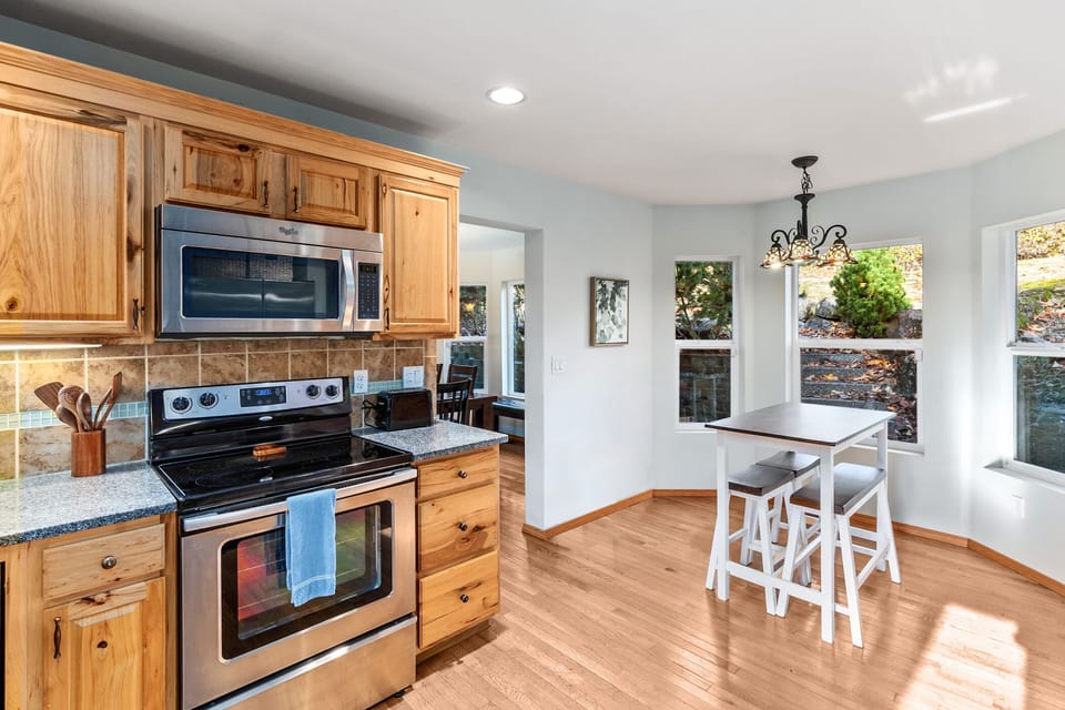 Breakfast nook area for 4