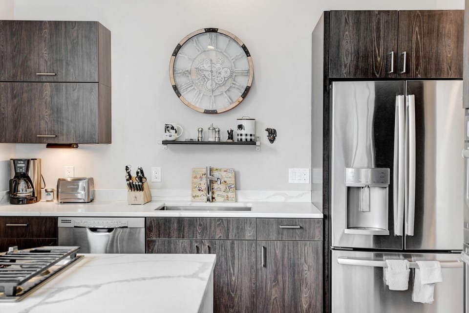 Beautiful White Granite Counter Tops Make This Kitchen Sparkle