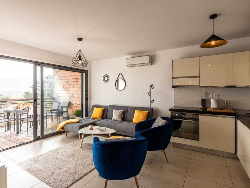 Building, Property, Wood, Interior Design, Table, Computer Desk, House, Window
