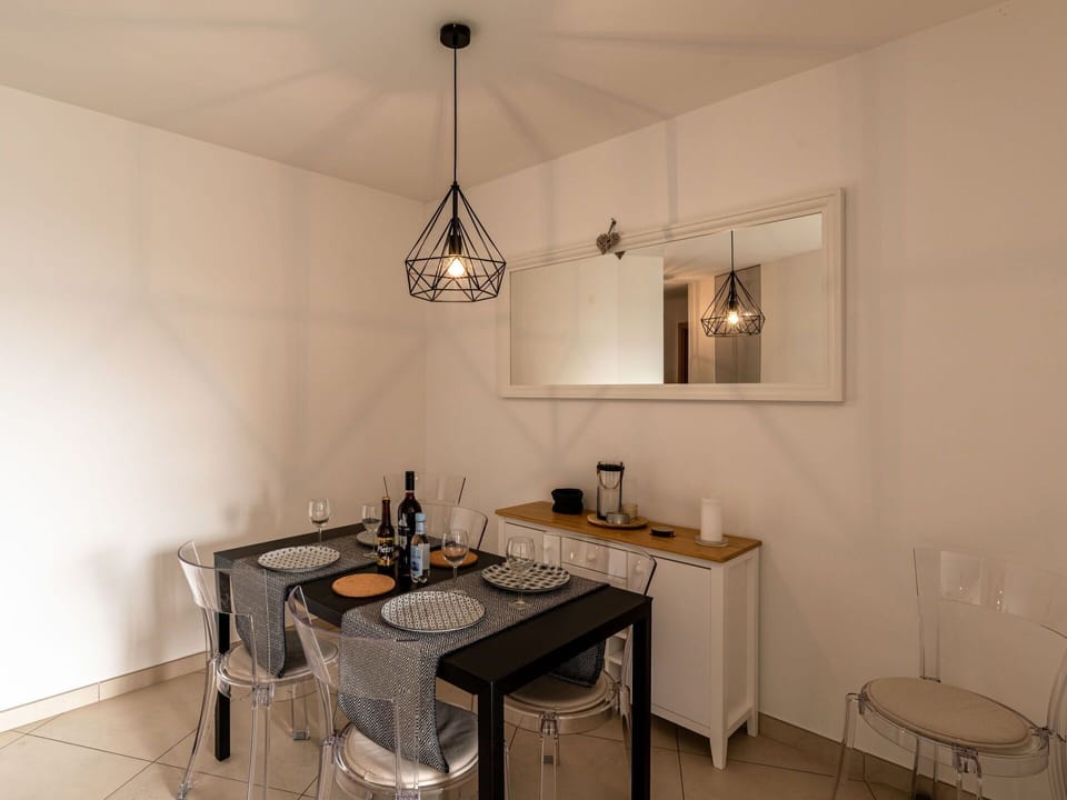 Building, Property, Wood, Interior Design, Table, Computer Desk, House, Window