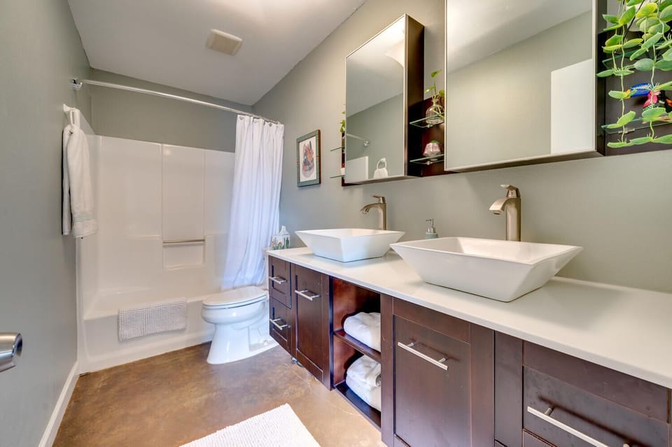 Bathroom with 2 sink vanity