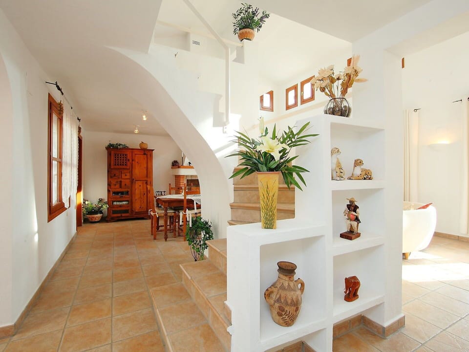 Property, Room, Ceiling, Interior Design, Floor, Building, House, Wall, Stairs, Real Estate