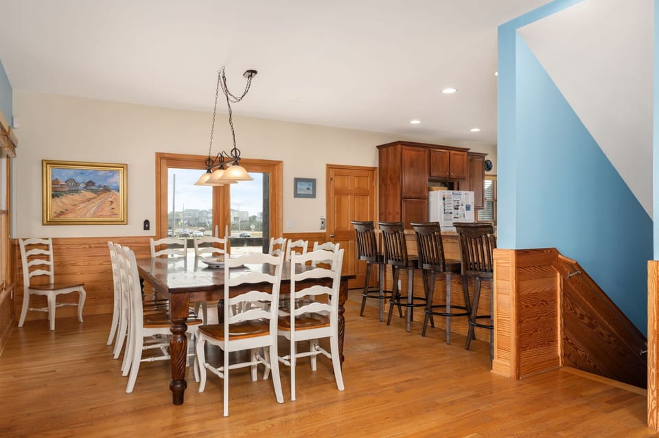 NH333: Capt. Brad's | ML Dining Area and Island Bar Seating