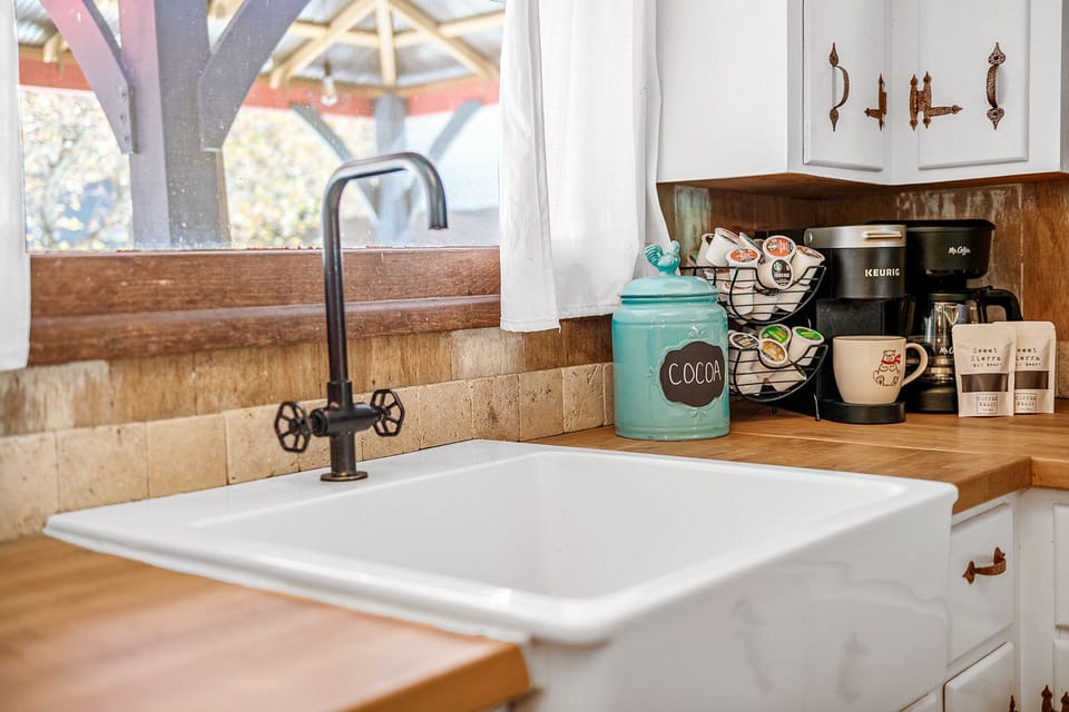 A dishwasher or garbage disposal are not installed in this kitchen.