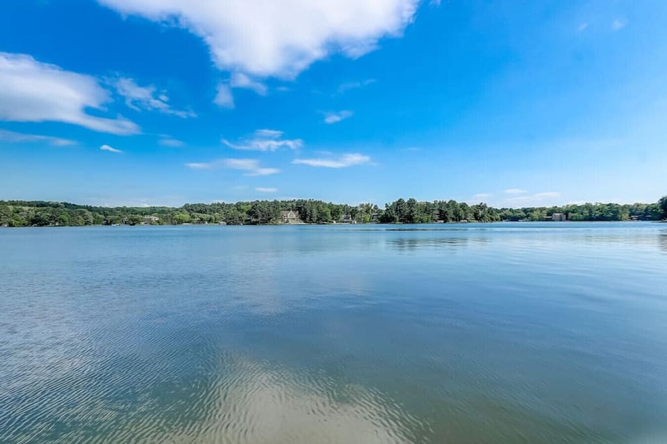 Lighthouse Cove is a lake community!