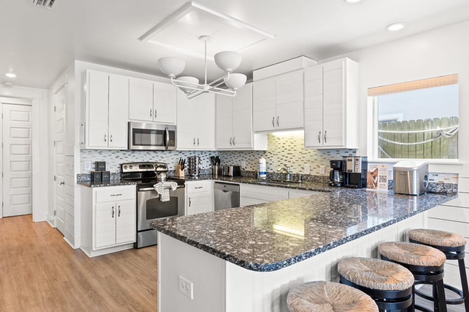 Kitchen with Breakfast Bar