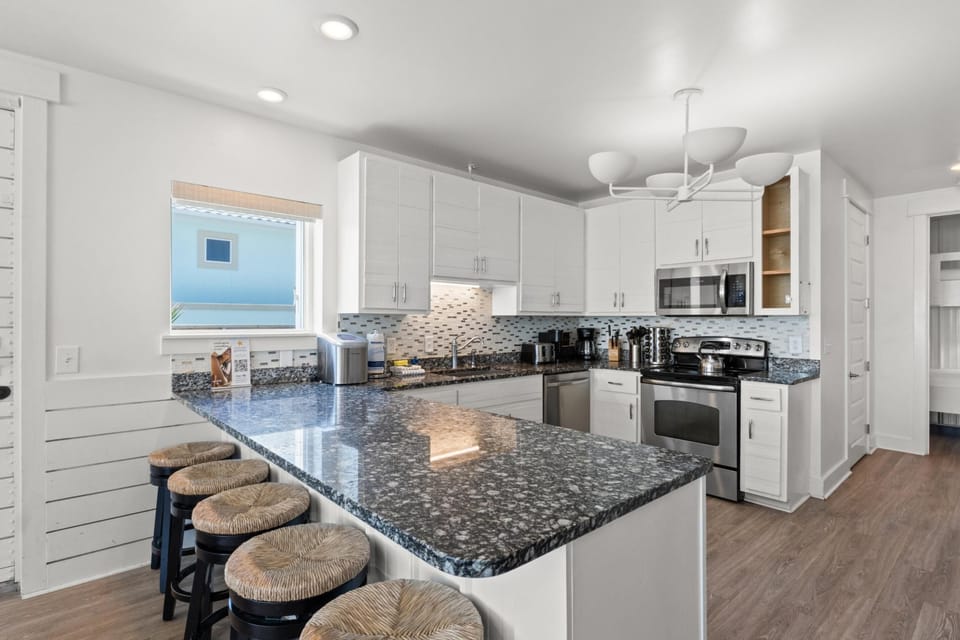 Kitchen with Breakfast Bar