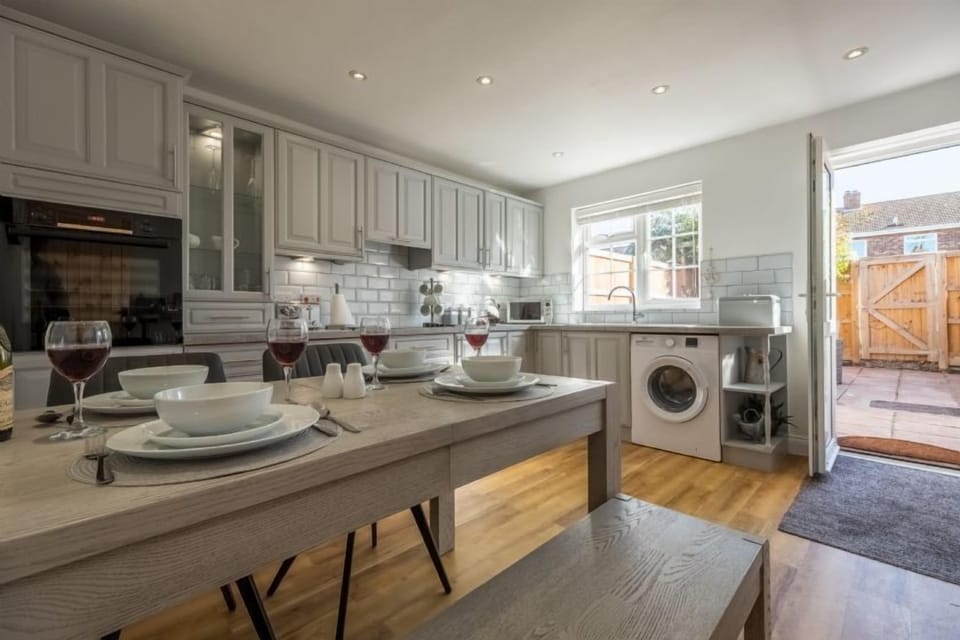Eden Cottage, Wells-next-the-Sea: The dining kitchen is spacious and well-equipped
