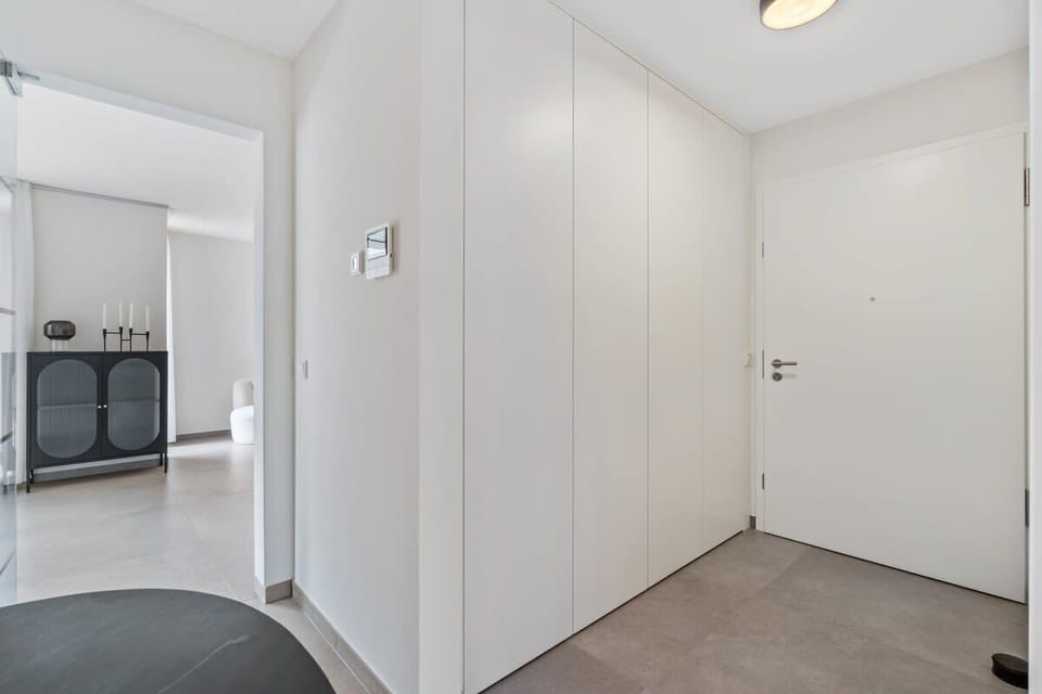 Bright and welcoming entrance hallway with ample storage space, setting the tone for a comfortable and organized stay.