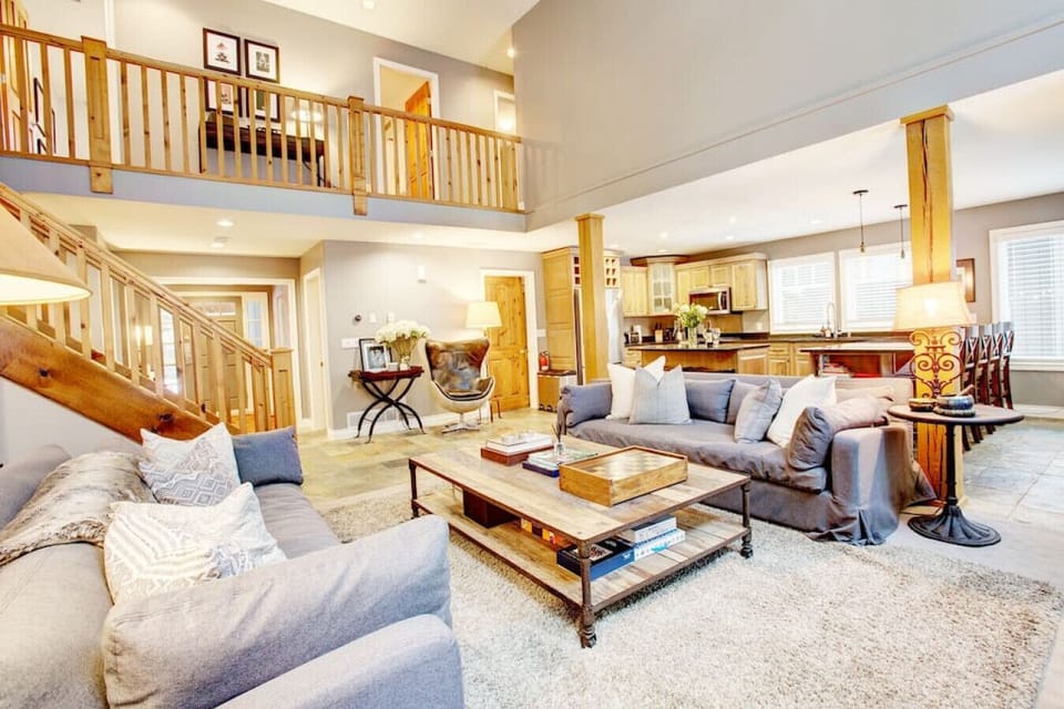 Beautiful, fresh and spacious living room for relaxing in after a long day `Awesome house! Great location on the course, but with great privacy. Spacious inside and out. Hot tub was great. Would highly recommend!`-Nick, Richmond, VA
