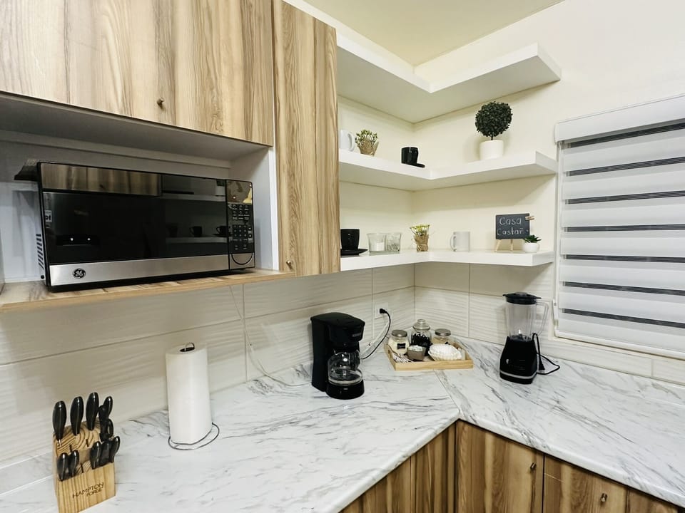 Cocina completa 
 utensilios 
Microondas
Refrigerador
etc.