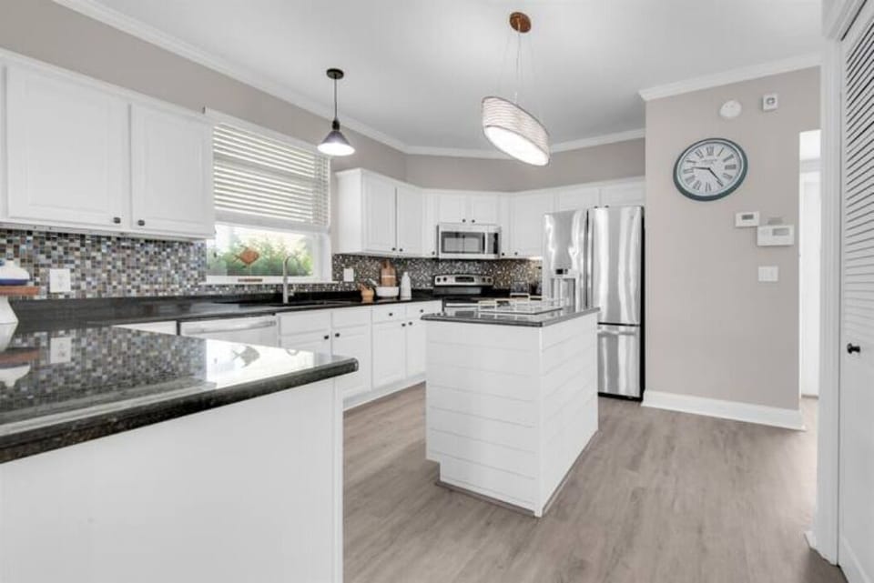 Splash's open kitchen allows the family chef to chat during meal prep time!