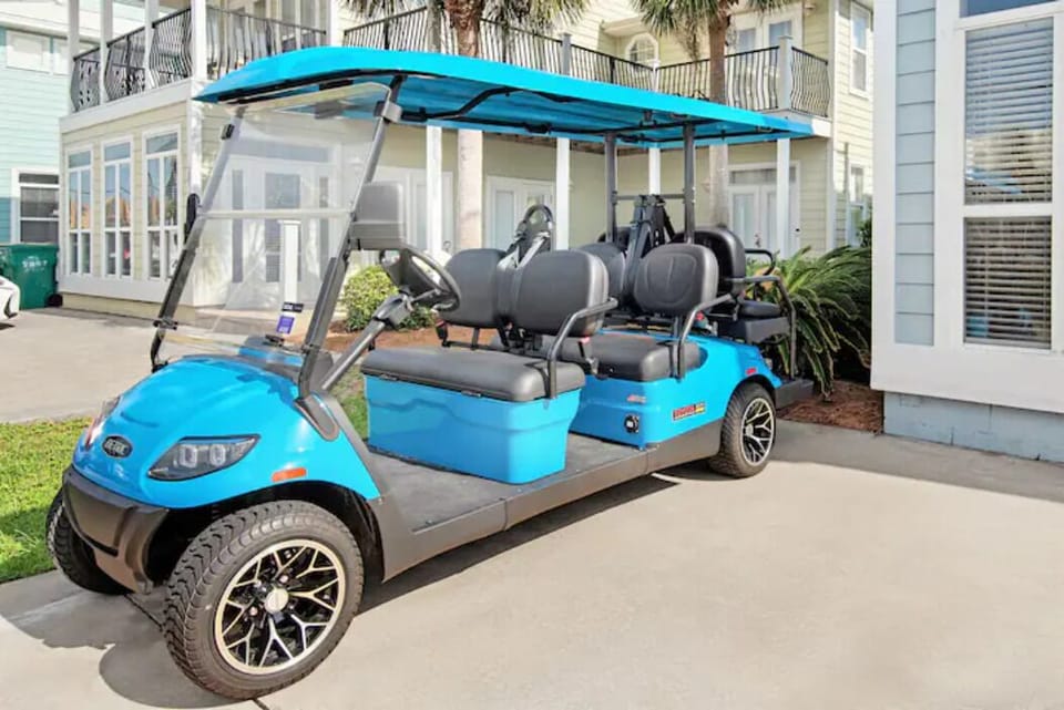 Splash's 2021 6 seat golf cart makes hauling everything to the beach a snap!