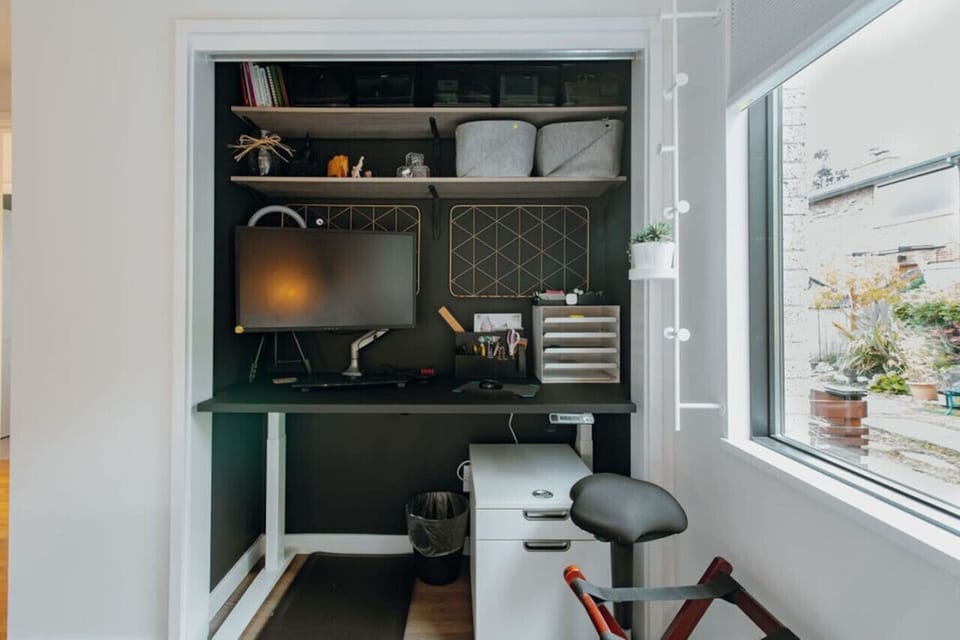 Guest Bedroom #2 Workspace