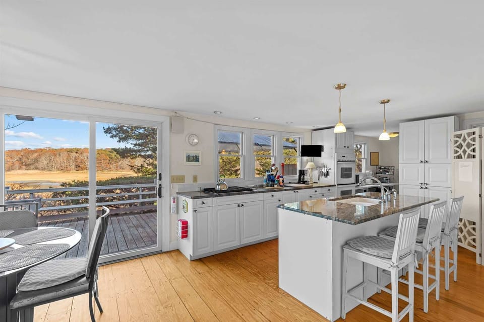 Spacious kitchen island great for meal prep or casual breakfasts before heading to the beach.
